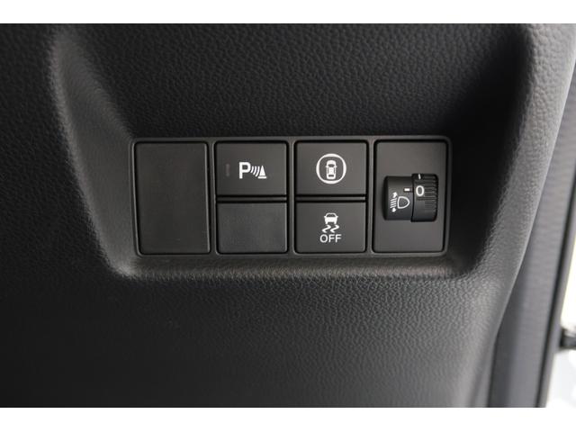 フィット ｅ：ＨＥＶクロスター　ホンダ認定中古車　２年保証　ワンオーナー　禁煙車　安全運転支援　衝突軽減ブレーキ（ＣＭＢＳ）　誤発進抑制機能　渋滞追従付クルコン（ＡＣＣ）　前後ドラレコ　コネクトナビ　バックカメラ　ＥＴＣ　フルセグ（21枚目）