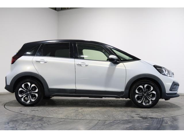 フィット ｅ：ＨＥＶクロスター　ホンダ認定中古車　２年保証　ワンオーナー　禁煙車　安全運転支援　衝突軽減ブレーキ（ＣＭＢＳ）　誤発進抑制機能　渋滞追従付クルコン（ＡＣＣ）　前後ドラレコ　コネクトナビ　バックカメラ　ＥＴＣ　フルセグ（33枚目）