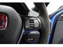 Hondaセンシングの機能のひとつ、アダプティブクルーズコントロール付!アクセルから足を離しても設定したスピードと前車との車間を保ち走行してくれます!車線維持もアシスト☆高速道路で疲労軽減ですね☆