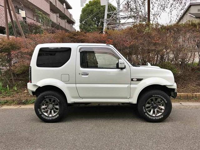 ジムニーシエラ ランドベンチャー　５速マニュアル　最終９型　リフトアップ　ショートバンパー　ラテラルロッド　社外マフラー　ナビＴＶ　ＥＴＣ　車検整備付　走行５．６万ｋｍ　社外品有（4枚目）