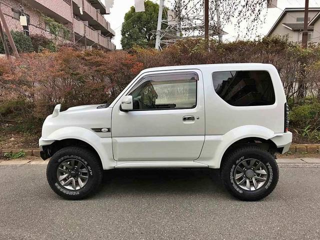 ジムニーシエラ ランドベンチャー　５速マニュアル　最終９型　リフトアップ　ショートバンパー　ラテラルロッド　社外マフラー　ナビＴＶ　ＥＴＣ　車検整備付　走行５．６万ｋｍ　社外品有（5枚目）