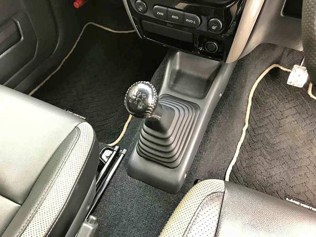 ジムニーシエラ ランドベンチャー　５速マニュアル　最終９型　リフトアップ　ショートバンパー　ラテラルロッド　社外マフラー　ナビＴＶ　ＥＴＣ　車検整備付　走行５．６万ｋｍ　社外品有（11枚目）