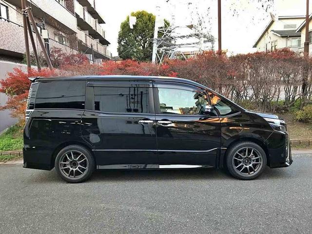 ヴォクシー ZS 煌III 純正大型ナビTV 12インチ後席モニター バックカメラ ETC 両側パワースライドドア スマートキー クルーズコントロール LEDライト トヨタセーフティセンス 車検9年12月 走行3.7万 保証付(4枚目)