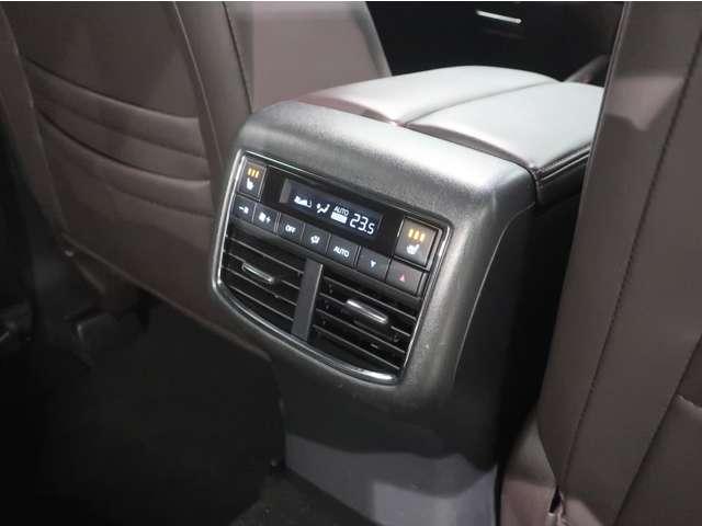 後席にもシートヒーター付き！