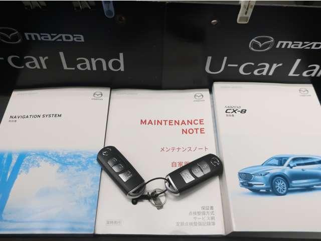 アドバンストキーレスエントリーシステムアドバンストキーを携帯しているだけで、すべてのドアとリアゲートの施錠／解錠が簡単に行えます。