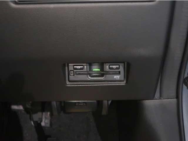 スイフト １．２　ＲＳ　３６０度モニター・ドライブレコーダー・ＥＴＣ車　追従式クルーズコントロール　ＬＥＤライト　カーテンエアバッグ　メモリーナビ　盗難防止システム　横滑り防止機能　オートエアコン　パワーウインドウ　ＥＴＣ（7枚目）