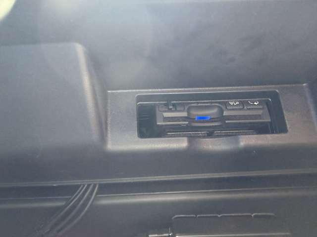 ハリアー 2.0 エレガンス ETC バックカメラ AM/FMラジオ イモビ PWシート スマ-トキ- サイドエアバッグ クルコン 横滑防止装置 ナビTV メモリナビ ETC車載器 キーレス LEDヘッド フルオートエアコン(4枚目)
