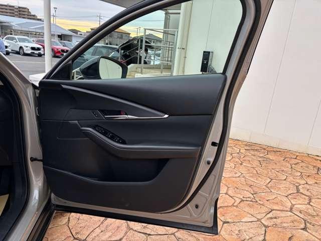 ＣＸ－３０ ２．０　２０Ｓ　ブラックトーンエディション　ＥＴＣ　純正ドライブレコーダー（前後）　スマートブレーキ　Ｂカメラ　ＡＣＣ　スマートキー　パワーシート　フルセグ　メモリーナビ　ＬＥＤヘッド　パワーバックドア　アルミホイール　ＥＴＣ　３６０カメラ（15枚目）