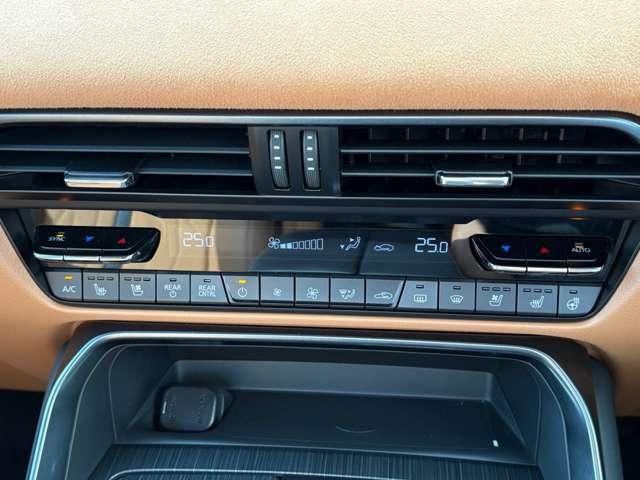 ＣＸ－８０ ３．３　ＸＤハイブリッド　プレミアム　スポーツ　ディーゼルタ　３６０°モニター　ＢＯＳＥサウンドシステム　ＥＴＣ　３６０度　レーダークルーズ　パノラマサンルーフ　クリアランスソナー　パワーシート　衝突被害軽減システム　革シート　ＥＴＣ　シートヒーター　４ＷＤ（11枚目）