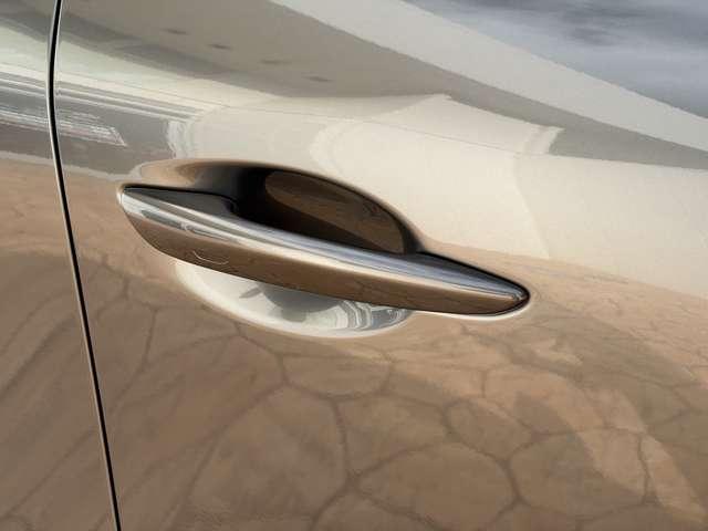 CX-60 3.3 XDハイブリッド プレミアム モダン ディーゼルター ETC サンルーフ 360度モニター 地上デジタル 衝突軽減装置 ETC車載器 パワーバックドア パノラマルーフ 横滑り防止装置 LEDヘッド ヒーター 本革シート メモリーナビ バックカメラ 4WD(11枚目)