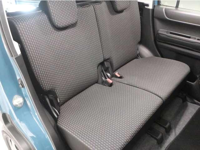 フロントシート同様、人間工学に基づいた構造で、長く座っていても疲れにくい形状になっています。