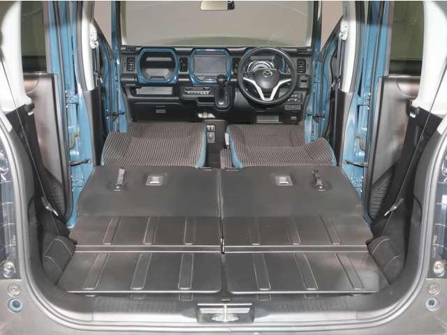 セカンドシートを倒すとより広くお使い頂けます。