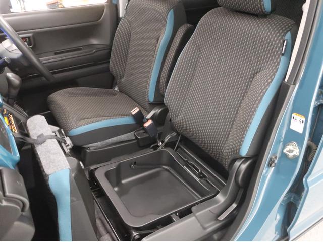 助手席シート下収納は便利です