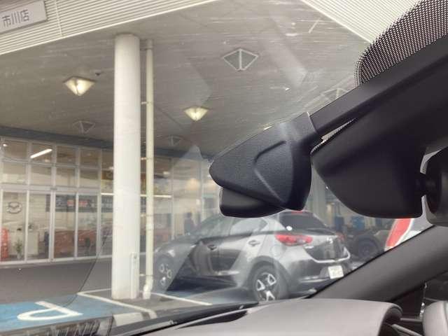 ＭＡＺＤＡ３ファストバック ２．０　２０Ｓ　プロアクティブ　前後ドラレコ　３６０度ビュ　ＥＴＣ　ＡｐｐｌｅＣａｒＰｌａｙ／ＡｎｄｒｏｉｄＡｕｔｏ　Ｂｌｕｅｔｏｏｔｈ　フルセグ　レーダークルーズ　ヘッドアップディスプレイ　１８インチ純正ＡＷ　ＢＳＭ　ワンオーナー（4枚目）