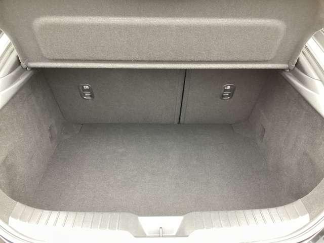 ＭＡＺＤＡ３ファストバック ２．０　２０Ｓ　プロアクティブ　前後ドラレコ　３６０度ビュ　ＥＴＣ　ＡｐｐｌｅＣａｒＰｌａｙ／ＡｎｄｒｏｉｄＡｕｔｏ　Ｂｌｕｅｔｏｏｔｈ　フルセグ　レーダークルーズ　ヘッドアップディスプレイ　１８インチ純正ＡＷ　ＢＳＭ　ワンオーナー（11枚目）