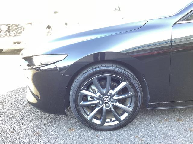 ＭＡＺＤＡ３ファストバック ２．０　２０Ｓ　プロアクティブ　前後ドラレコ　３６０度ビュ　ＥＴＣ　ＡｐｐｌｅＣａｒＰｌａｙ／ＡｎｄｒｏｉｄＡｕｔｏ　Ｂｌｕｅｔｏｏｔｈ　フルセグ　レーダークルーズ　ヘッドアップディスプレイ　１８インチ純正ＡＷ　ＢＳＭ　ワンオーナー（20枚目）