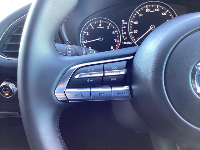 ＭＡＺＤＡ３ファストバック ２．０　２０Ｓ　プロアクティブ　前後ドラレコ　３６０度ビュ　ＥＴＣ　ＡｐｐｌｅＣａｒＰｌａｙ／ＡｎｄｒｏｉｄＡｕｔｏ　Ｂｌｕｅｔｏｏｔｈ　フルセグ　レーダークルーズ　ヘッドアップディスプレイ　１８インチ純正ＡＷ　ＢＳＭ　ワンオーナー（21枚目）