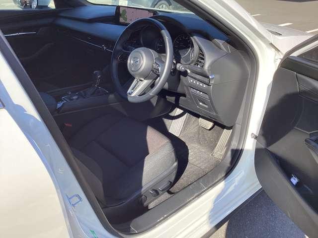 MAZDA3ファストバック 1.8 XD ツーリング ディーゼルターボ 4WD デモアップ ナビ 360度ビューカメラ アダプティブクルーズコントロール 電動シート Bluetooth オートマチックハイビーム シートヒーター 全周囲カメラ 衝突被害軽減システム バックカメラ(18枚目)