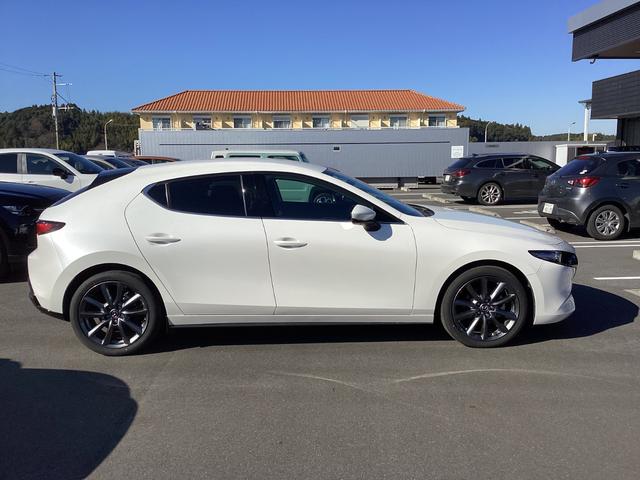 MAZDA3ファストバック 1.8 XD ツーリング ディーゼルターボ 4WD デモアップ ナビ 360度ビューカメラ アダプティブクルーズコントロール 電動シート Bluetooth オートマチックハイビーム シートヒーター 全周囲カメラ 衝突被害軽減システム バックカメラ(21枚目)