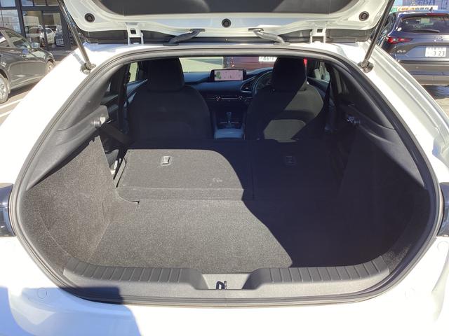 MAZDA3ファストバック 1.8 XD ツーリング ディーゼルターボ 4WD デモアップ ナビ 360度ビューカメラ アダプティブクルーズコントロール 電動シート Bluetooth オートマチックハイビーム シートヒーター 全周囲カメラ 衝突被害軽減システム バックカメラ(32枚目)