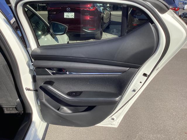 MAZDA3ファストバック 1.8 XD ツーリング ディーゼルターボ 4WD デモアップ ナビ 360度ビューカメラ アダプティブクルーズコントロール 電動シート Bluetooth オートマチックハイビーム シートヒーター 全周囲カメラ 衝突被害軽減システム バックカメラ(34枚目)