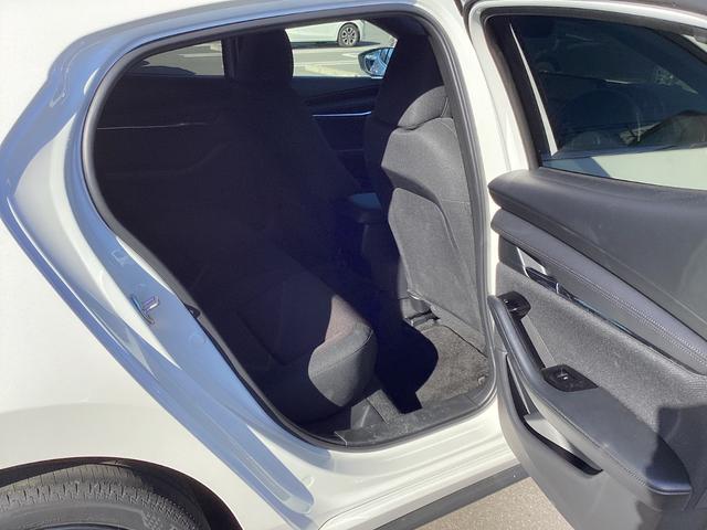 MAZDA3ファストバック 1.8 XD ツーリング ディーゼルターボ 4WD デモアップ ナビ 360度ビューカメラ アダプティブクルーズコントロール 電動シート Bluetooth オートマチックハイビーム シートヒーター 全周囲カメラ 衝突被害軽減システム バックカメラ(35枚目)