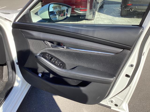 MAZDA3ファストバック 1.8 XD ツーリング ディーゼルターボ 4WD デモアップ ナビ 360度ビューカメラ アダプティブクルーズコントロール 電動シート Bluetooth オートマチックハイビーム シートヒーター 全周囲カメラ 衝突被害軽減システム バックカメラ(38枚目)