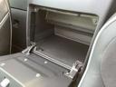 小物収納スペースです。オープンで乗車時に、物理キーで施錠することも可能です。