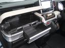 助手席側の正面にも小物入れがありますのでかなり便利です