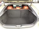 トランクには実用的なスペースを用意しております