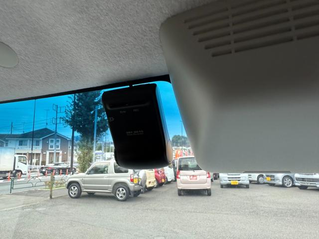 タント カスタムＲＳ　トップエディションＳＡＩＩ　走行距離２５０００キロ　プッシュスタートリモコンキー　純正８インチナビ　バックカメラ　ドラレコ　ＨＤＭＩ　両側パワースライドドア　衝突軽減ブレーキ付　ハーフレザーシート（32枚目）