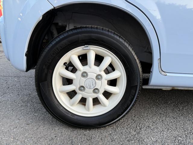 アルトラパン Ｘ２　走行距離４００００キロ台　レトログリル　ツートンルーフ　ケンウッドナビ・ＴＶ　バックカメラ　キーレス　シートカバー　修復歴なし（17枚目）