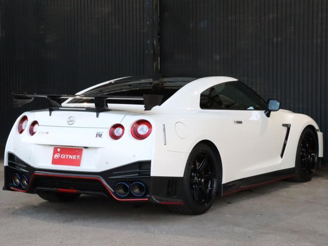 GT-R ニスモ MY17モデル nisumo専用カーボンエアロ カーボンGTウイング nisumo専用20アルミ 純正ナビ(2枚目)