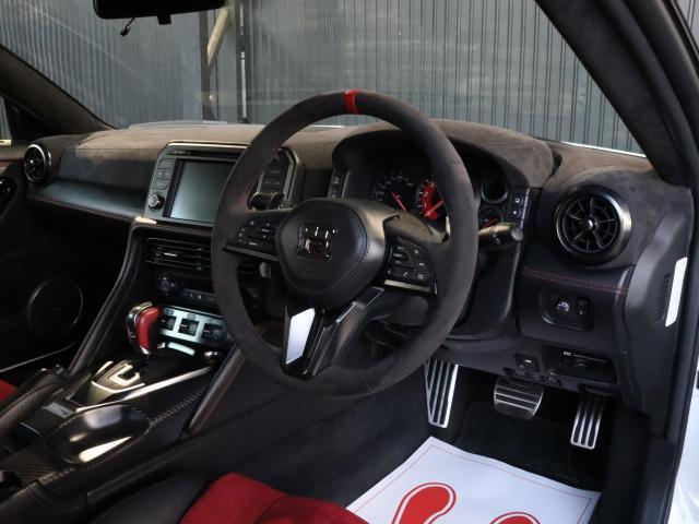 GT-R ニスモ MY17モデル nisumo専用カーボンエアロ カーボンGTウイング nisumo専用20アルミ 純正ナビ(3枚目)