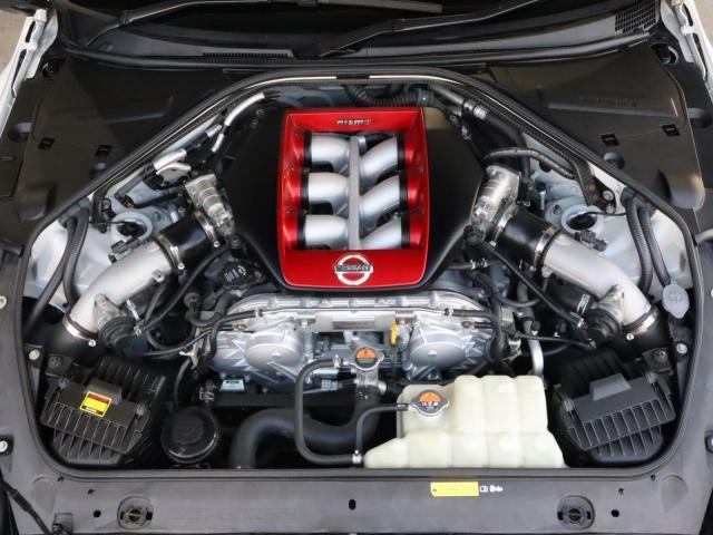 GT-R ニスモ MY17モデル nisumo専用カーボンエアロ カーボンGTウイング nisumo専用20アルミ 純正ナビ(9枚目)
