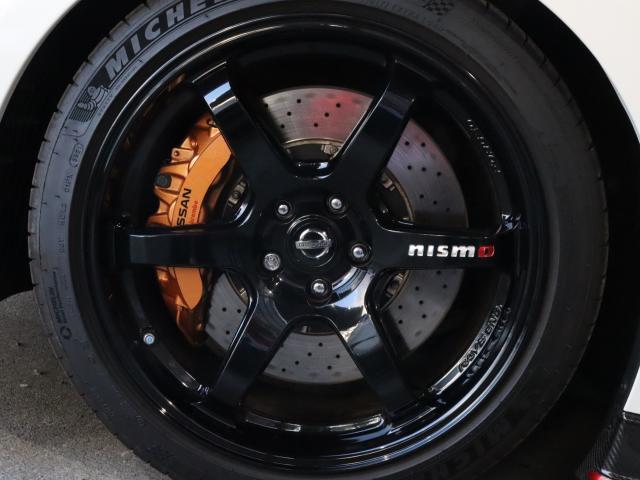 GT-R ニスモ MY17モデル nisumo専用カーボンエアロ カーボンGTウイング nisumo専用20アルミ 純正ナビ(10枚目)
