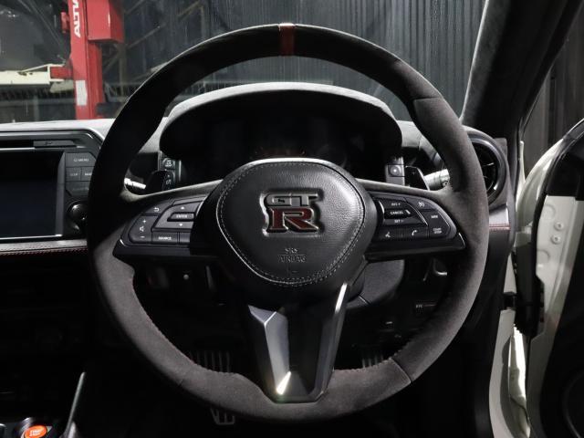 GT-R ニスモ MY17モデル nisumo専用カーボンエアロ カーボンGTウイング nisumo専用20アルミ 純正ナビ(12枚目)