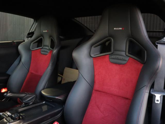 GT-R ニスモ MY17モデル nisumo専用カーボンエアロ カーボンGTウイング nisumo専用20アルミ 純正ナビ(13枚目)