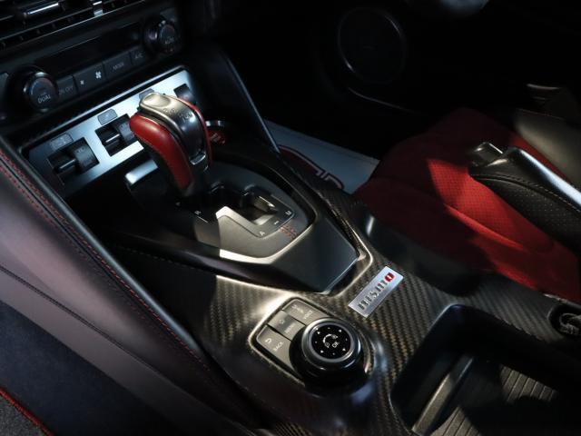 GT-R ニスモ MY17モデル nisumo専用カーボンエアロ カーボンGTウイング nisumo専用20アルミ 純正ナビ(14枚目)