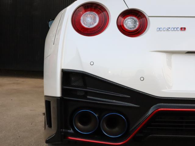 GT-R ニスモ MY17モデル nisumo専用カーボンエアロ カーボンGTウイング nisumo専用20アルミ 純正ナビ(18枚目)