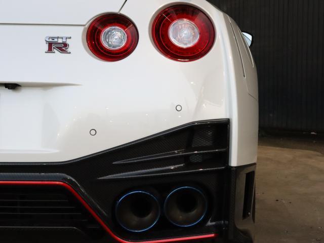 GT-R ニスモ MY17モデル nisumo専用カーボンエアロ カーボンGTウイング nisumo専用20アルミ 純正ナビ(19枚目)