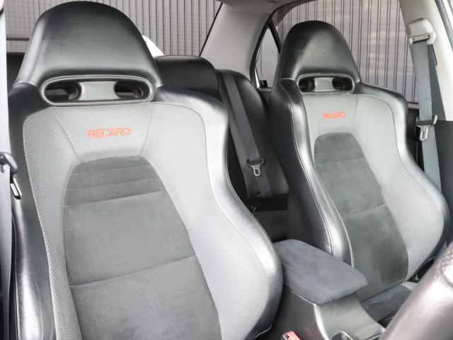 運転席シートもコンディション良好になります。（ＲＥＣＡＲＯハーフレザーシート）