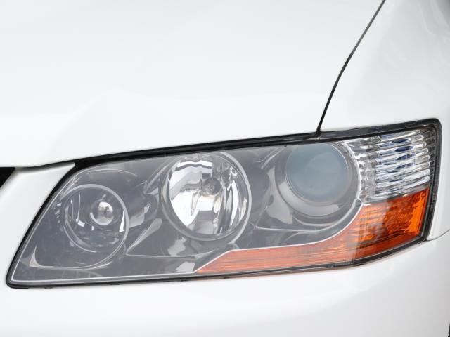 ヘッドライトも曇りなく綺麗な状態になります。