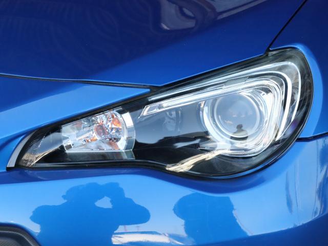 ヘッドライトも曇りなく綺麗な状態になります。