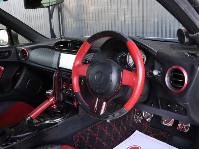 ８６ ＧＴ　リミテッド　アプライドＣ型　ＲＯＷＥＮリアウィング　ＷＯＲＫＥＭＯＴＩＯＮ１８ＡＷ　柿本マフラー　社外エアロ　ハーフレザーシート　シートヒーター　純正ＳＤナビ　バックカメラ（3枚目）