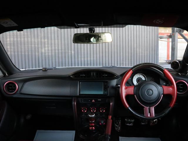 ８６ ＧＴ　リミテッド　アプライドＣ型　ＲＯＷＥＮリアウィング　ＷＯＲＫＥＭＯＴＩＯＮ１８ＡＷ　柿本マフラー　社外エアロ　ハーフレザーシート　シートヒーター　純正ＳＤナビ　バックカメラ（11枚目）