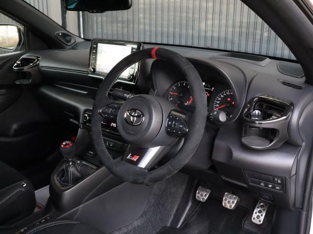 ＧＲヤリス ＲＺ　ハイパフォーマンス　ワンオーナー　ＧＲスポイラー（Ｆ／Ｓ）　ＨＫＳマフラー　安全予防ＰＫＧ　ＧＲアップグレード　純正ＢＢＳ製１８アルミ　純正ナビ　バックカメラ　ＥＴＣ　ドライブレコーダー（3枚目）