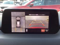 バックカメラ付きで駐車時もしっかりサポート。 6