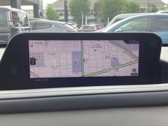マツダコネクトはソフトウェアをアップデート出き常に最新のサービスを利用できるシステムです。ナビゲーション機能はもちろん、Ｂｌｕｅｔｏｏｔｈを利用してのハンズフリー通話も可能です。 3