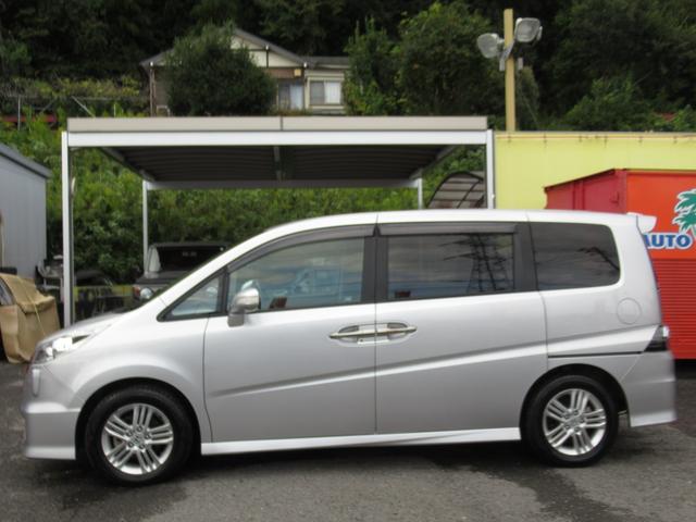 ステップワゴン スパーダＳ　ＨＤＤナビ　スマートスタイルＥＤ　７人乗　禁煙車　後期型　両側パワースライドドア　純正ＨＤＤナビ　バックカメラ　フロントカメラ　ＥＴＣ　ステアリングリモコン　純正フルエアロ　ＨＩＤ　タイミングチェーン（3枚目）
